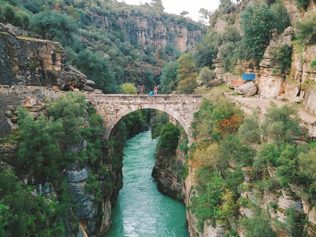 Групповая поездка из Анталии на рафтинг в каньон Кёпрюлю