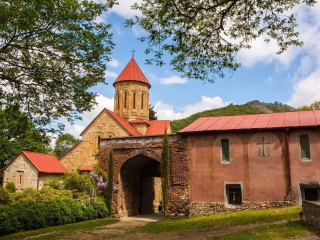 Экскурсия из Тбилиси: монастырь Бетания, храм Манглиси + каньон — фото 2