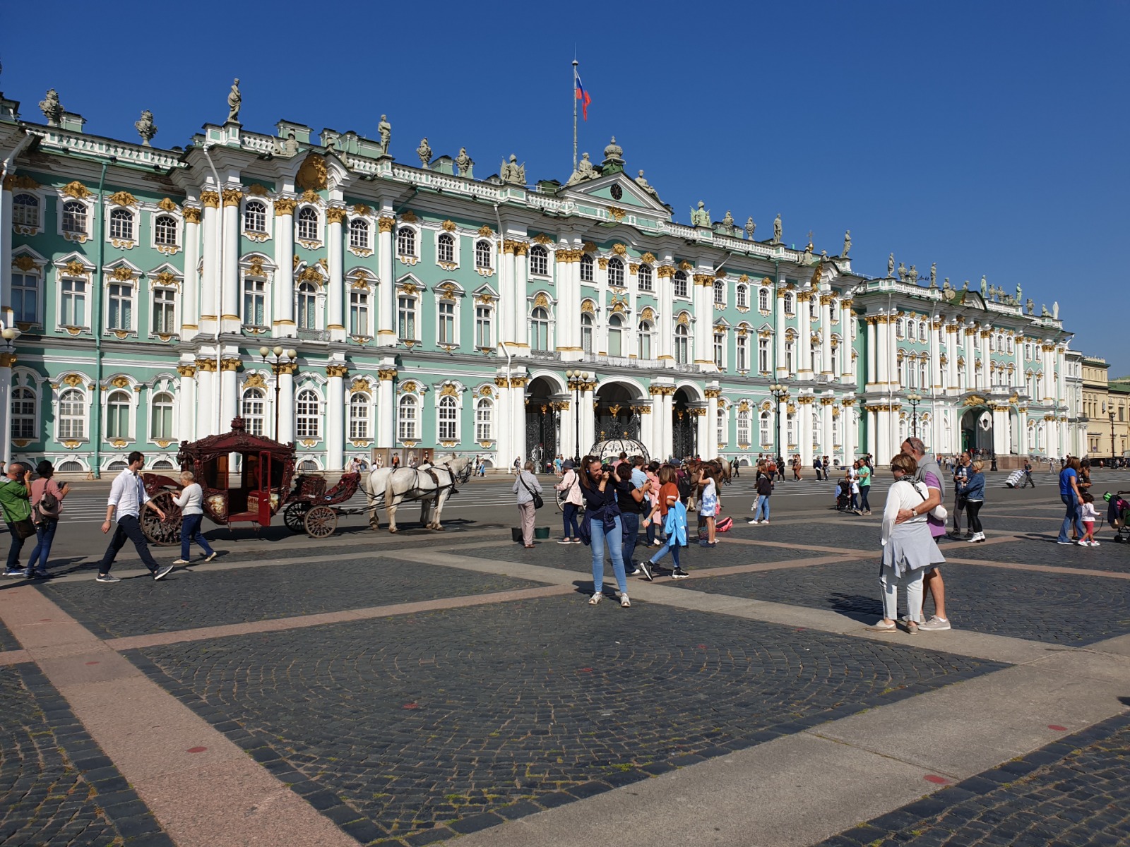 Дворцовая площадь: Зимний дворец  