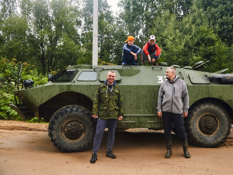 Катание на БРДМ-2 с посещением выставки танков - индивидуальная экскурсия в Санкт-Петербурге длительностью 1 час с количеством участников до 6 человек цена экскурсии 17100₽