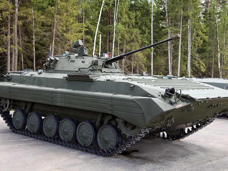 Катание на БМП-2 + выставка оружия - индивидуальная экскурсия в Санкт-Петербурге длительностью 1 час с количеством участников до 10 человек цена экскурсии 45900₽