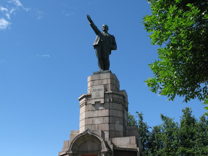 Памятник Ленину  