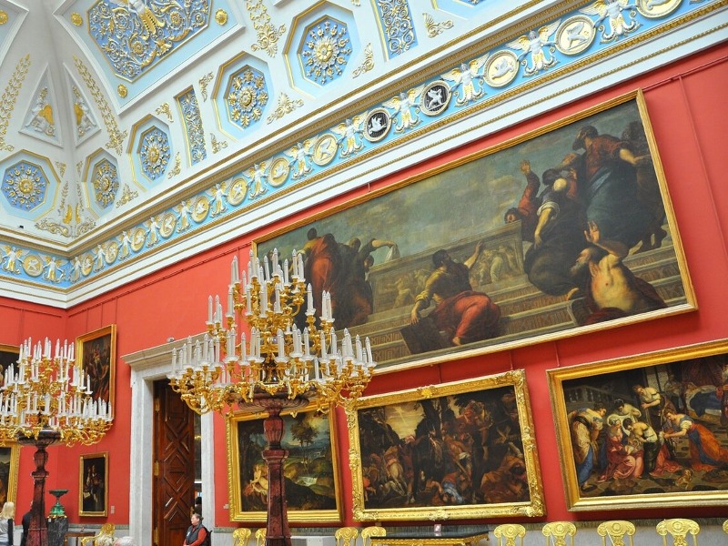 В музее  