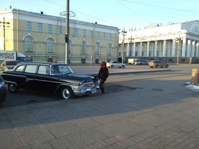 По красотам Петербурга на ретроавтомобиле - индивидуальная экскурсия в Санкт-Петербурге на машине гида длительностью 3 часа с количеством участников до 4 человек цена экскурсии 37400₽