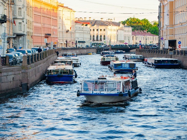 Речная прогулка на катере в Санкт-Петербурге — фото 3
