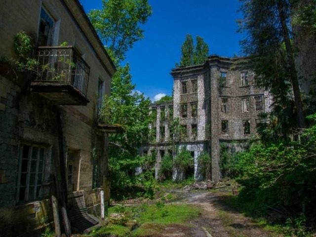 Обзорная экскурсия в группе из Пицунды в город-призрак Ткуарчал — фото 2