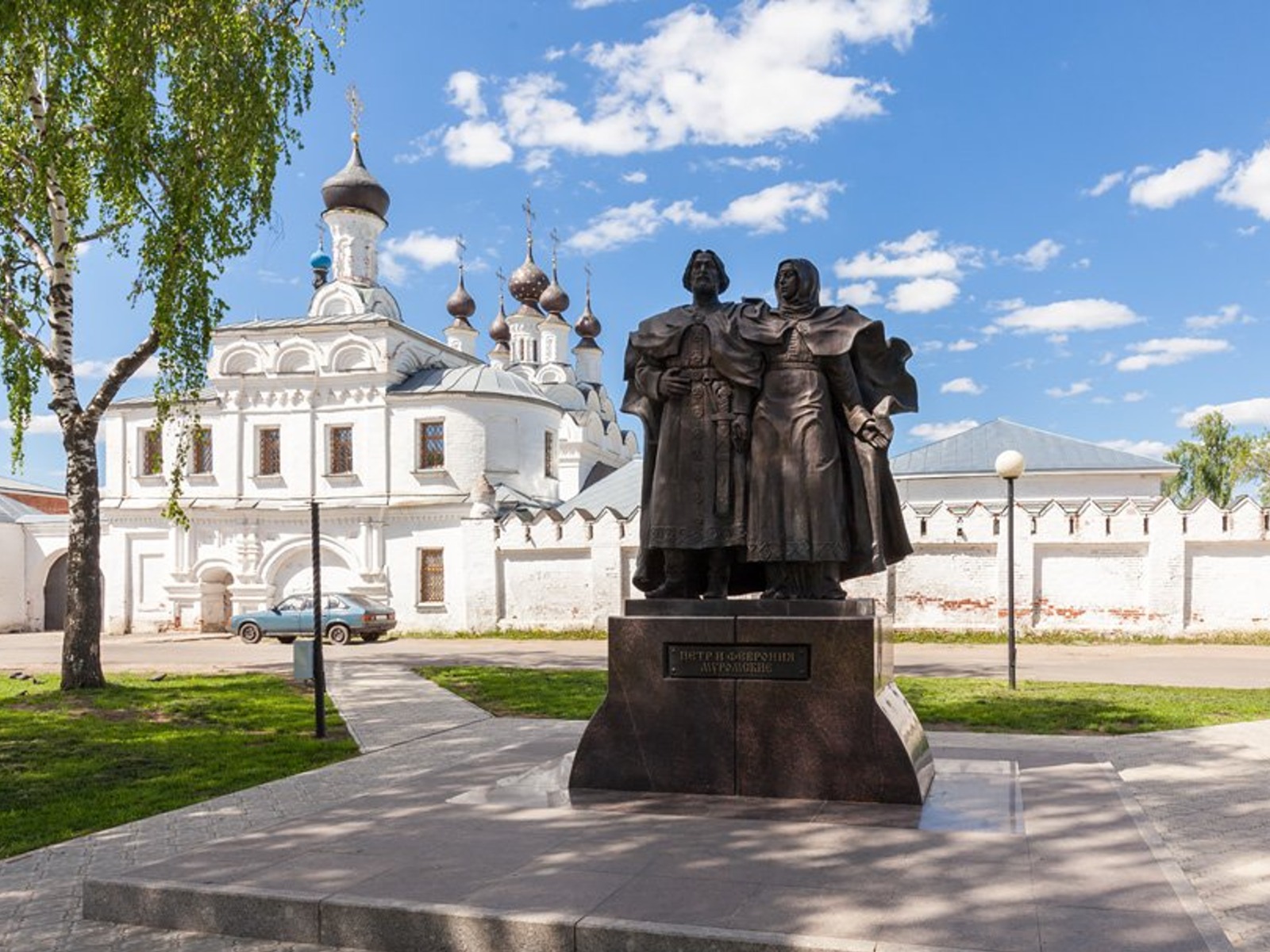 Памятник покровителям семьи guidego.ru