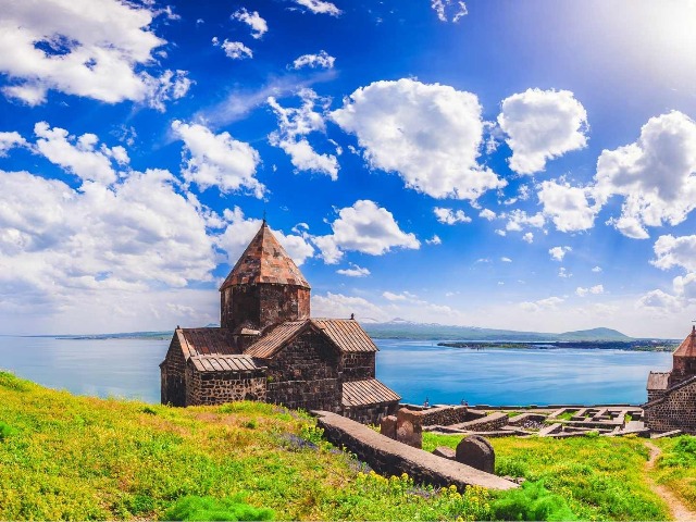 Горный курорт Цахкадзор и озеро Севан за один день — фото 2