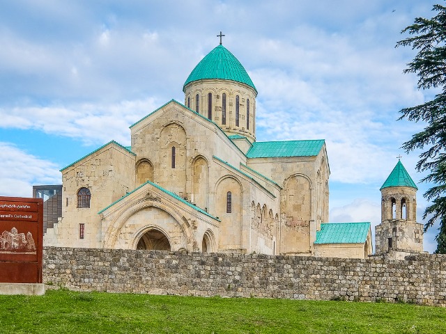Храм Баграта