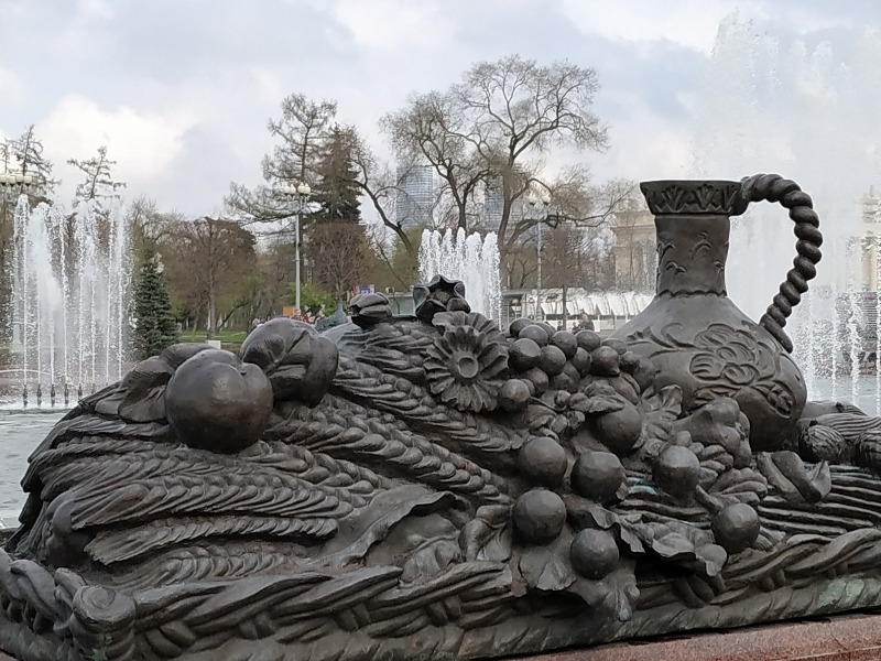 Магия ВДНХ: история, современность, трансформации - групповая экскурсия в Москве пешком длительностью 2 часа с количеством участников до 20 человек цена экскурсии 1950₽