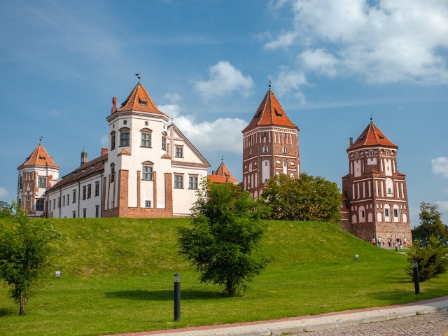 Экскурсия из Минска: Замки Мира и Несвижа — алмазы Беларуси — фото 3