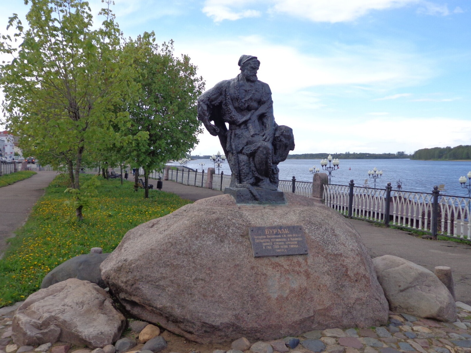 Памятник бурлаку в Рыбинске 