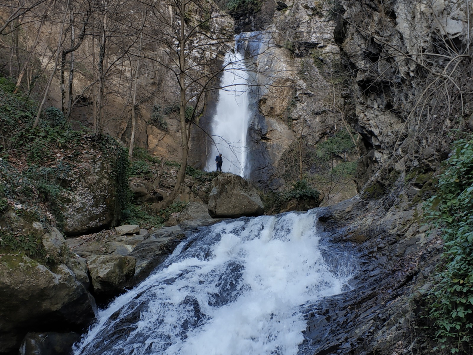 Водопад в Лерике 