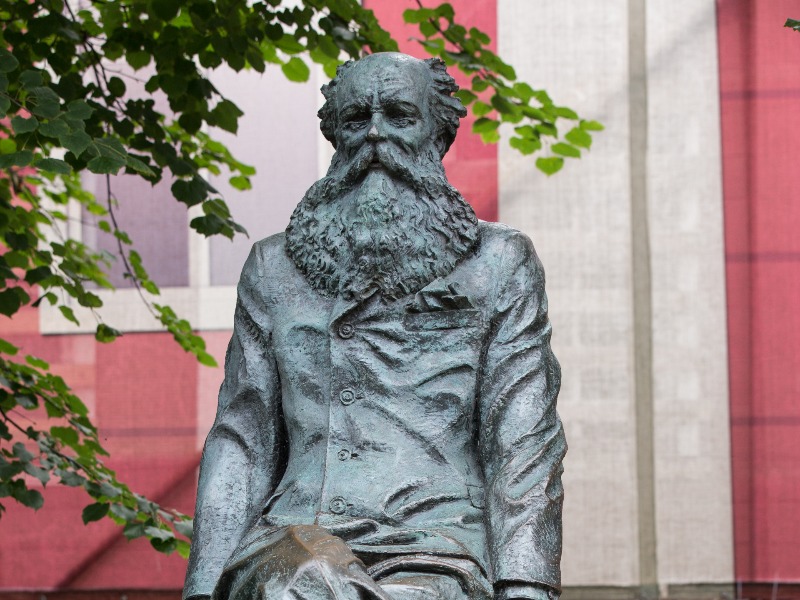 Памятник Кропоткину  