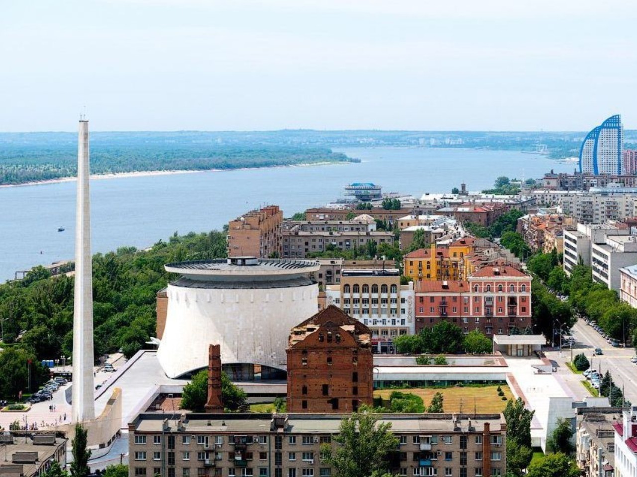 Экскурсия «Возрожденный город: от Сталинграда к Волгограду» - индивидуальная экскурсия в Волгограде на машине гостей длительностью 5 часов с количеством участников до 4 человек со скидкой 20% цена экскурсии 9760₽