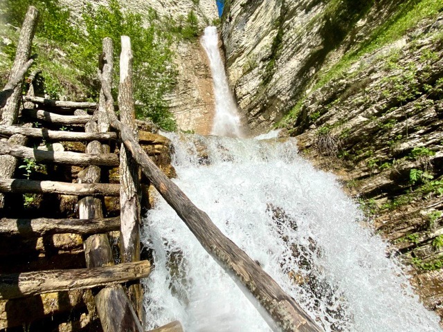Экскурсия в башенный комплекс Шарой с прогулкой к водопаду