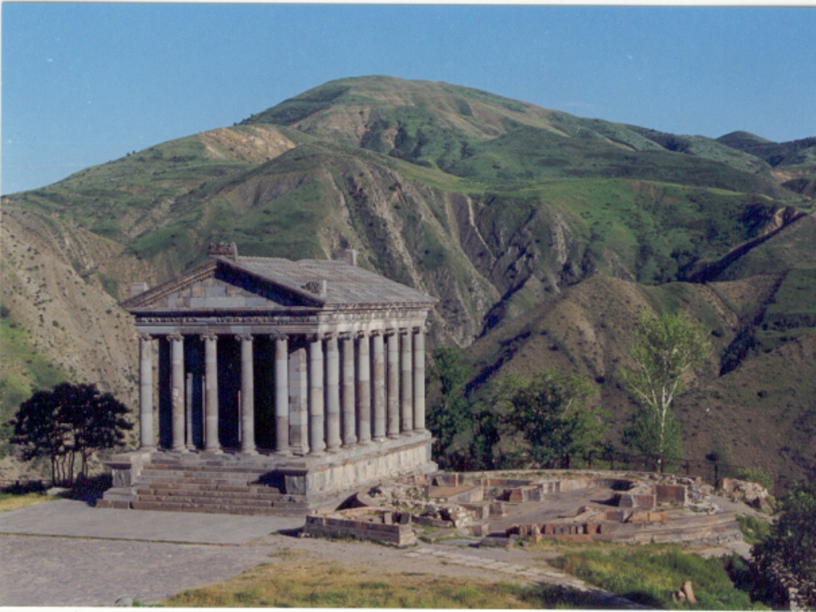 Храм Гарни, 1 век  