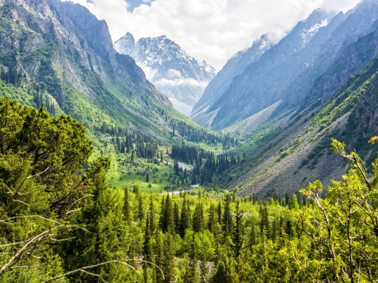 Индивидуальная экскурсия из Бишкека в национальный парк Ала-Арча - индивидуальная экскурсия в Бишкеке на машине гида длительностью 6.5 часов с количеством участников до 4 человек цена экскурсии 215€
