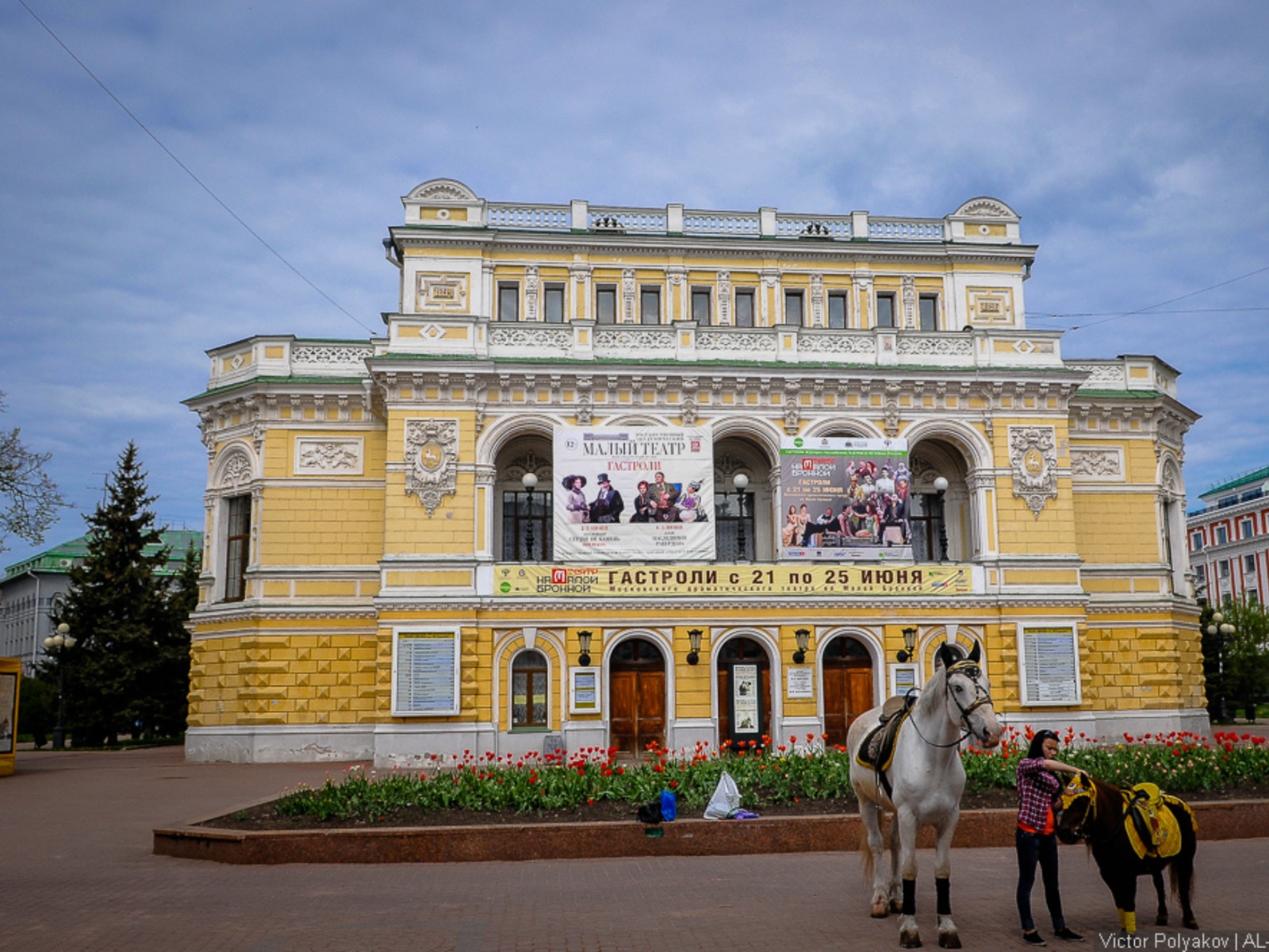 Старейший театр Нижнего Новгорода на пешеходной улице Большая Покровская  