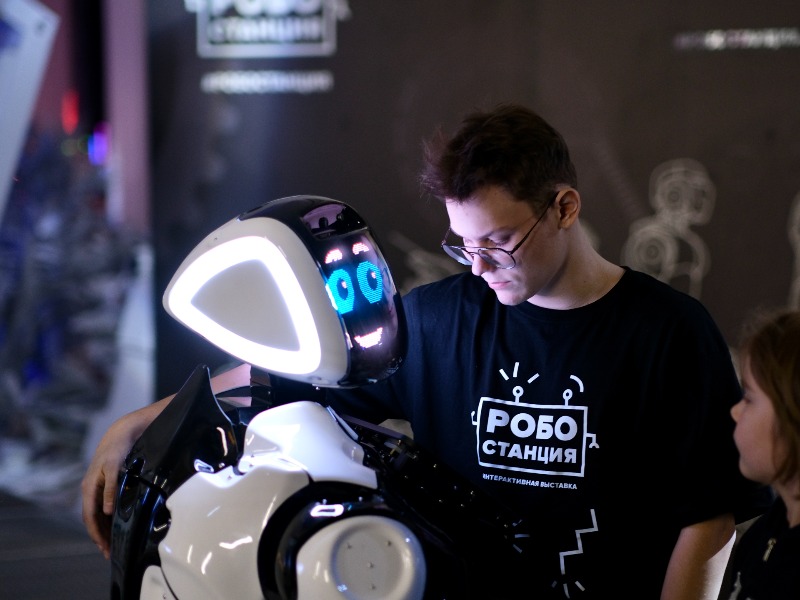 Выставка «Робостанция» — мир будущего на ВДНХ - индивидуальная экскурсия в Москве пешком длительностью 1.5 часа с количеством участников до 5 человек цена экскурсии 7200₽