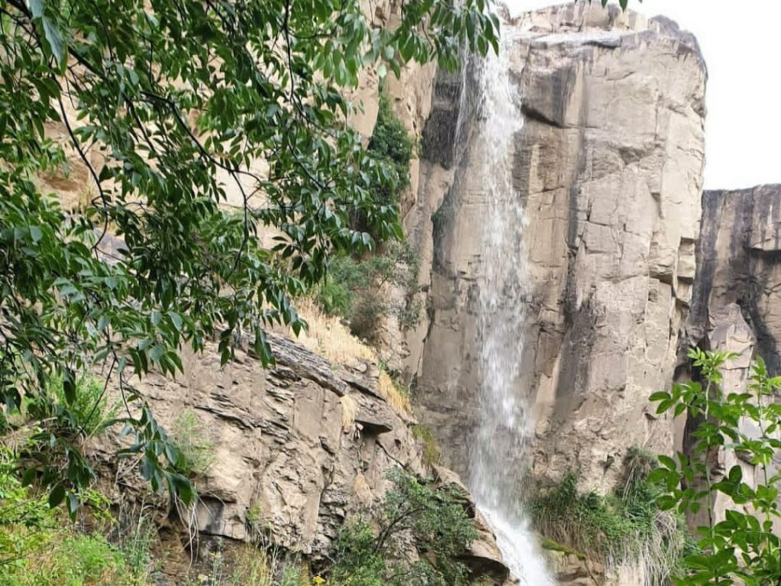 Большой Таваксайский водопад  