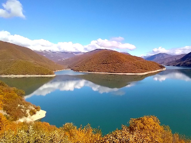 Экскурсия из Тбилиси: Казбек, ущелья, водопад и монастырь — фото 2