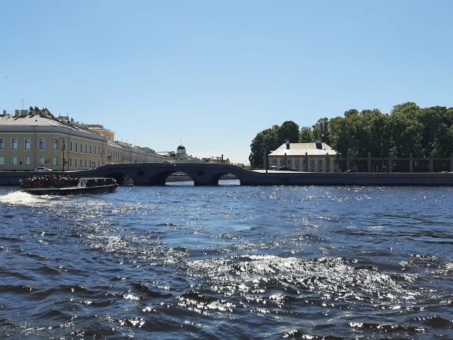 По рекам и каналам Санкт-Петербурга на теплоходе