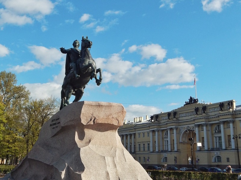 Знаменитый памятник Петру I "Медный всадник"