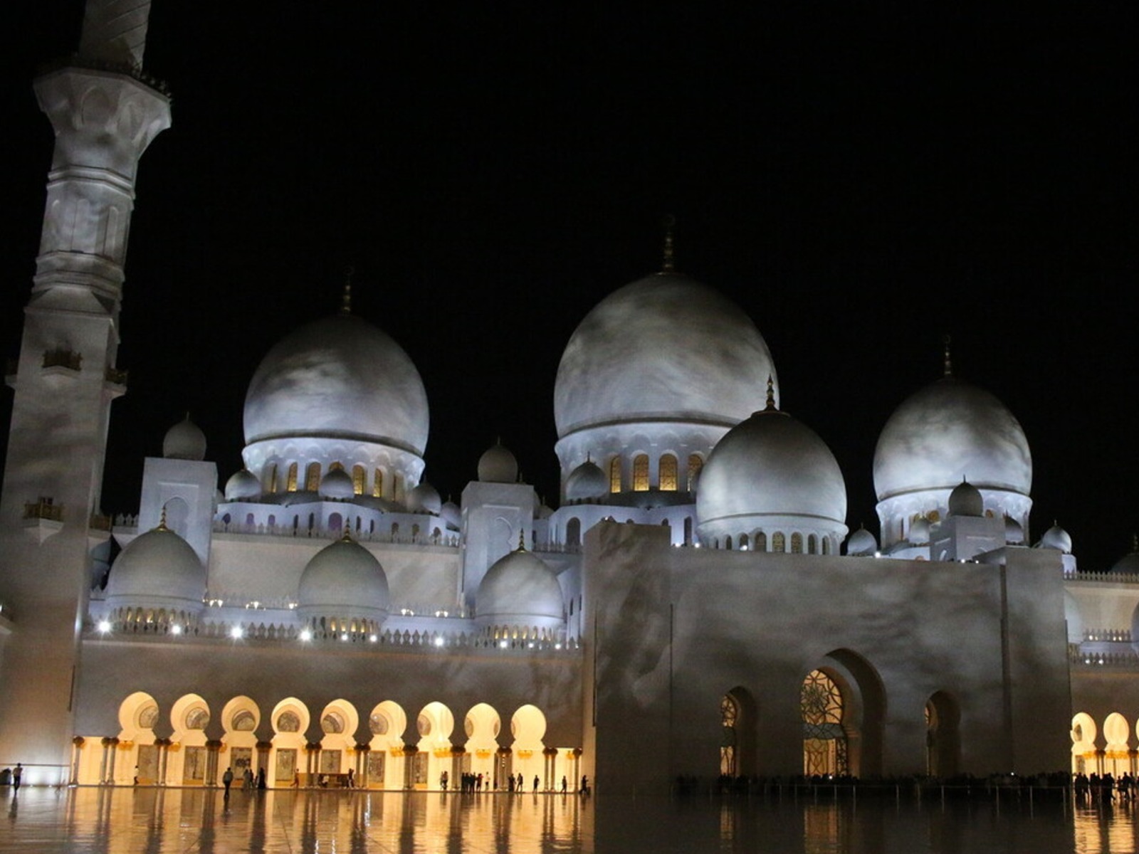 Мечеть шейха Зайда ночью  