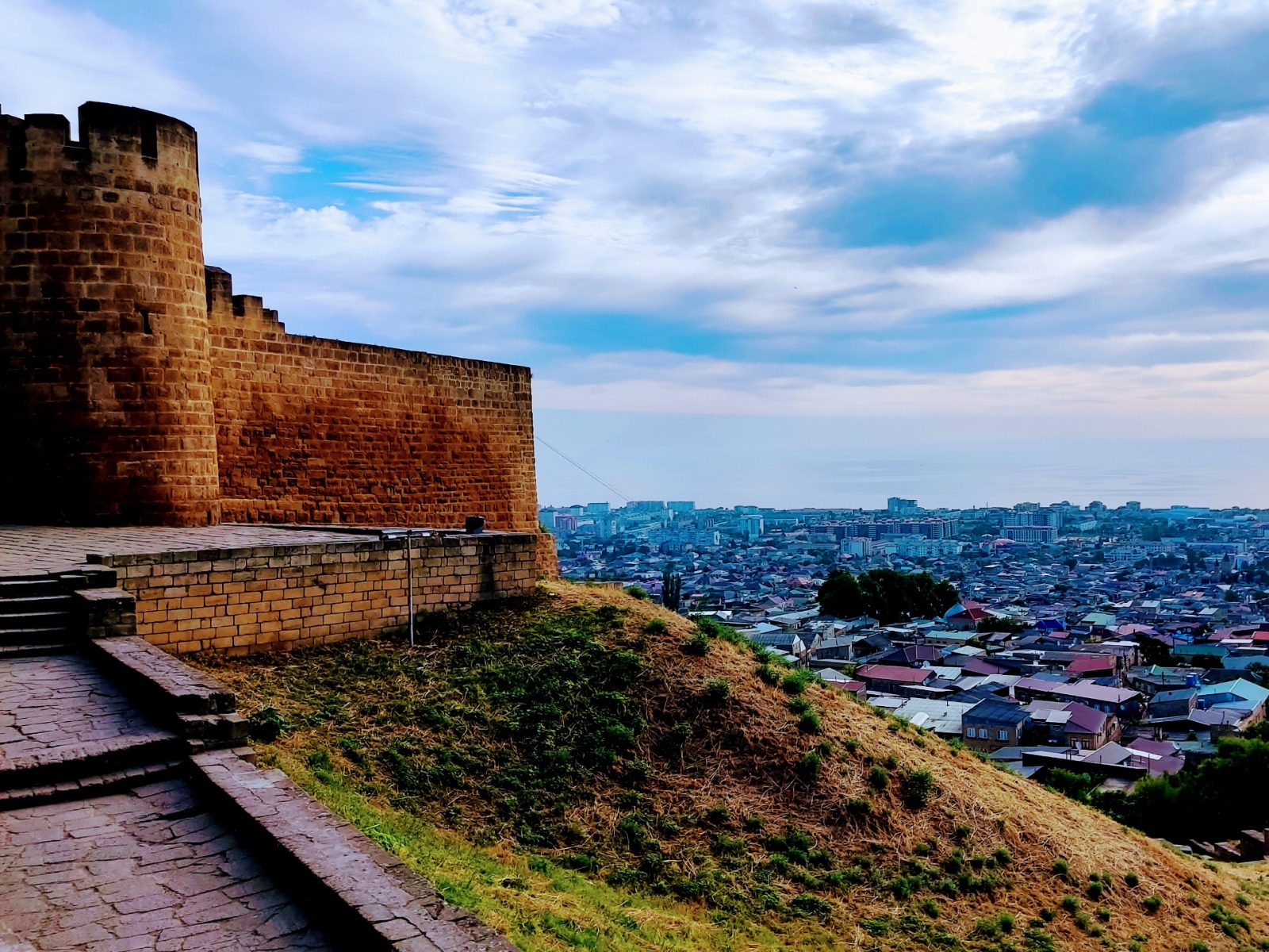 Дербент. Крепость Нарын-Кала. Вид на город 