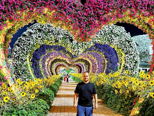 Индивидуальная экскурсия в Дубае: Miracle Garden & Global Village — фото 3