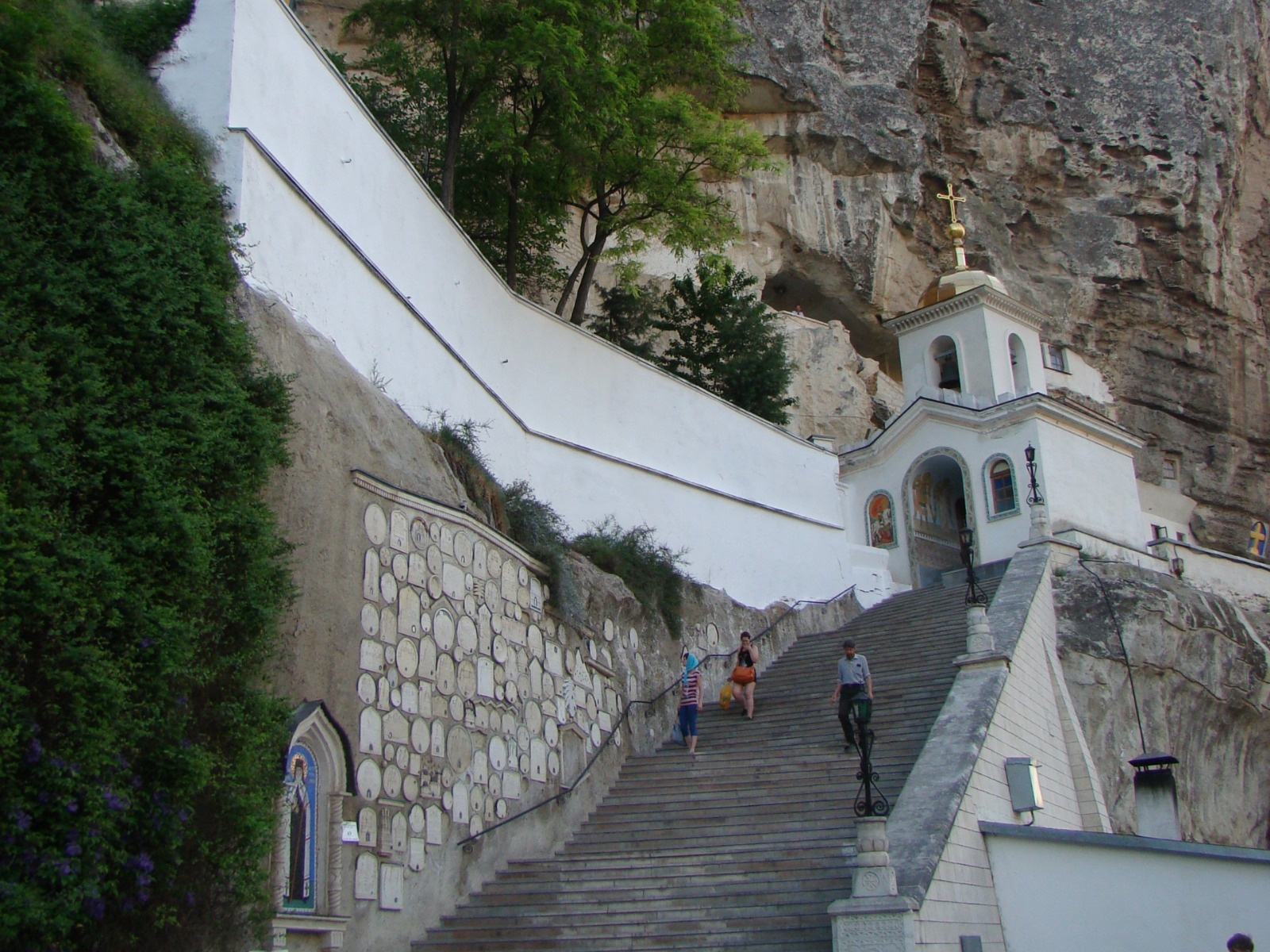 Пещерный Успенский монастырь в ущелье Мариам-Дере  