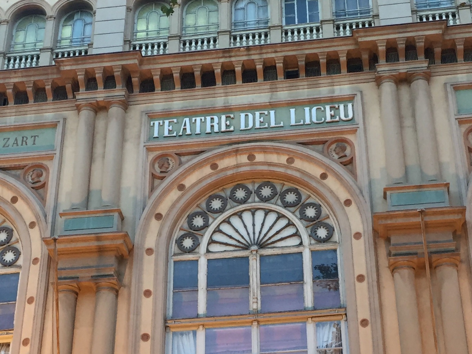 Театр Лисеу guidego.ru
