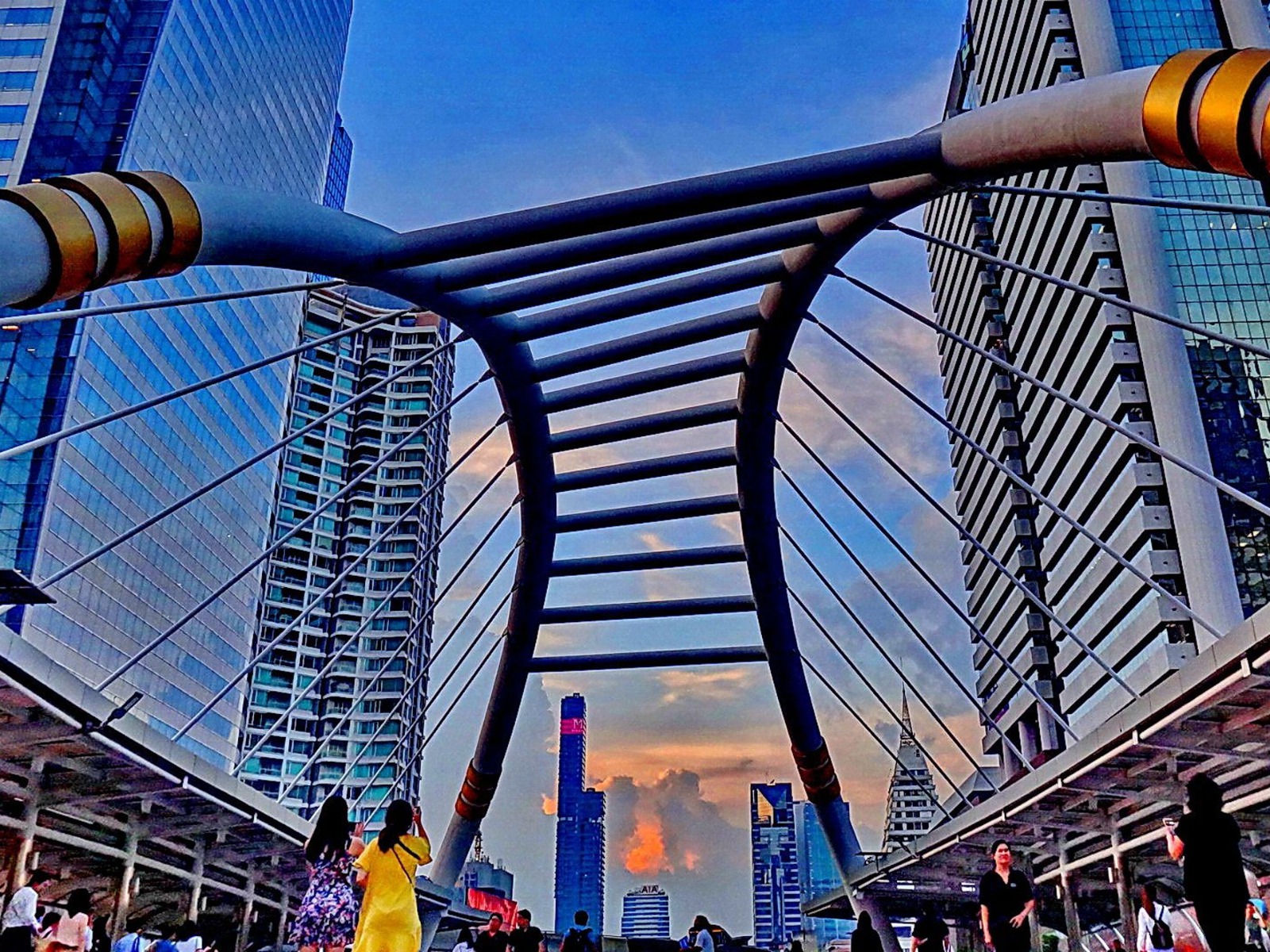 Мост Chong Nonsi Skywalk  
