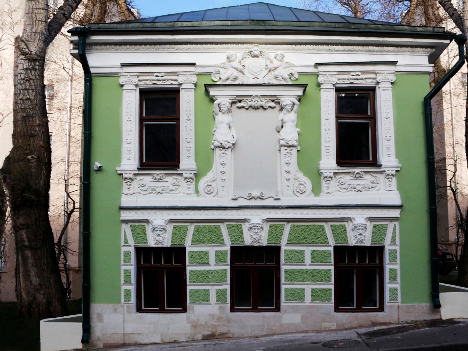Дом с кариатидами - самый престижный публичный дом Грачёвки