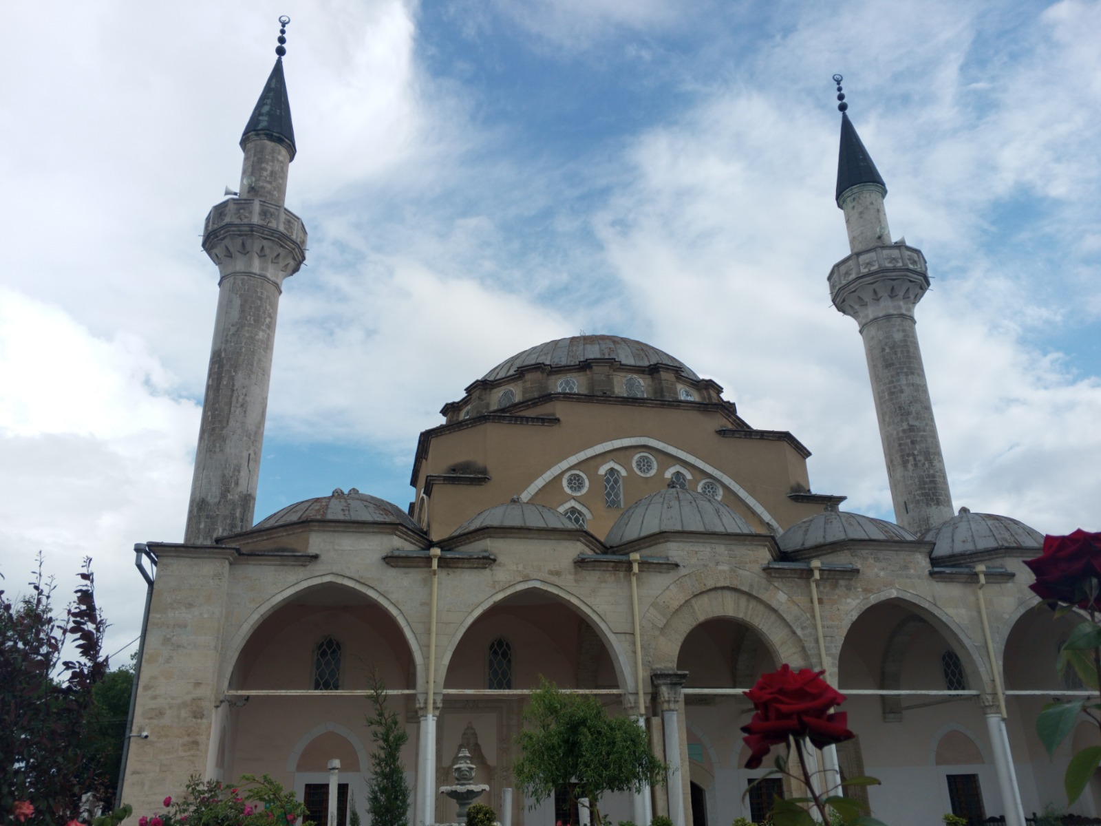 Самая большая средневековая действующая мечеть полуострова 
