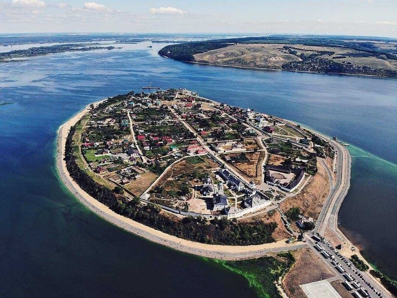 Обзорная экскурсия из Казани: Остров-град Свияжск над Волгой - индивидуальная экскурсия в Казани на автобусе длительностью 5 часов с количеством участников до 10 человек цена экскурсии 21334₽