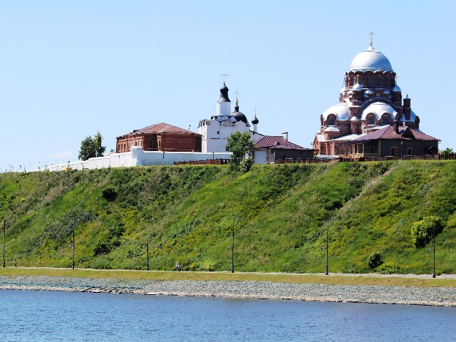 Обзорная экскурсия из Казани: Остров-град Свияжск над Волгой — фото 3