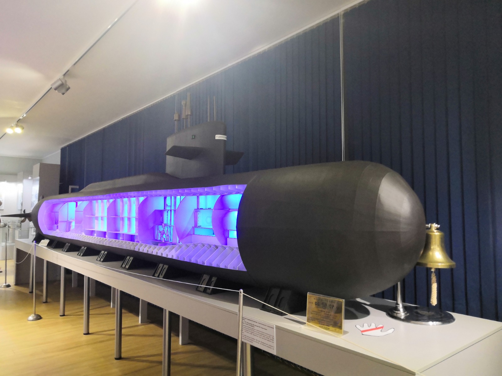 Большой макет атомной подводной лодки