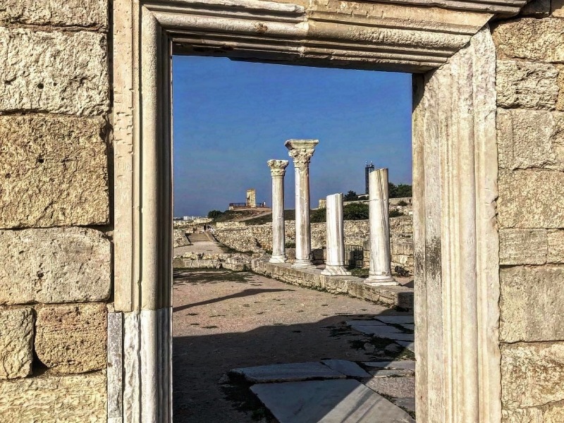 Обзорная экскурсия из Алушты: Херсонес — Севастополь - групповая экскурсия в Алуште на автобусе длительностью 12 часов с количеством участников более 20 человек цена экскурсии 3200₽