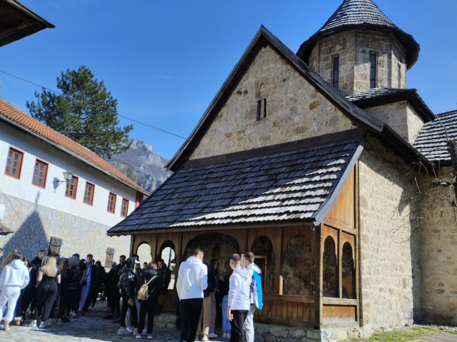 Благовещенский монастырь в Овчар баня