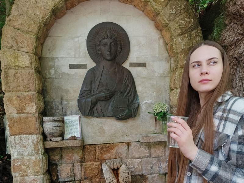Дегустация воды из минерального источника Св. Пантелеймона Целителя