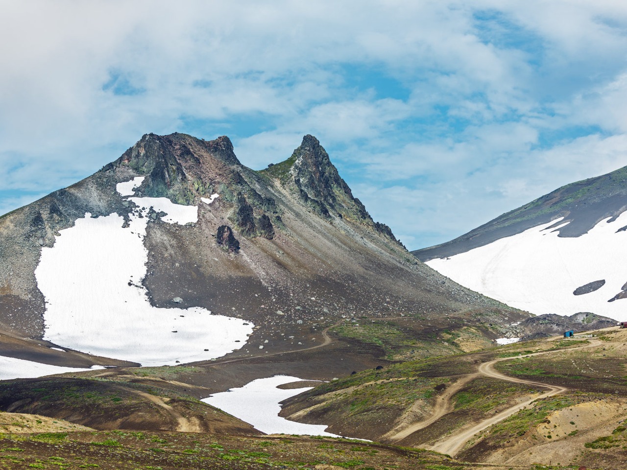 Обзорная экскурсия по Камчатке к горе Верблюд: подножие исполинов - индивидуальная экскурсия на Камчатке на машине гида длительностью 10 часов с количеством участников до 5 человек цена экскурсии 40000₽