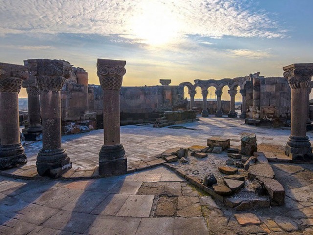 Церкви Святых Гаяне и Рипсиме, Звартноц и собор — фото 3