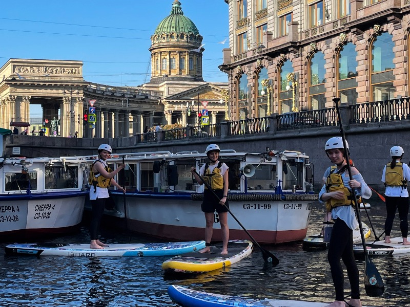 Прогулки по рекам и каналам Петербурга на сапах - групповая экскурсия в Санкт-Петербурге длительностью 2 часа с количеством участников до 12 человек цена экскурсии 3000₽