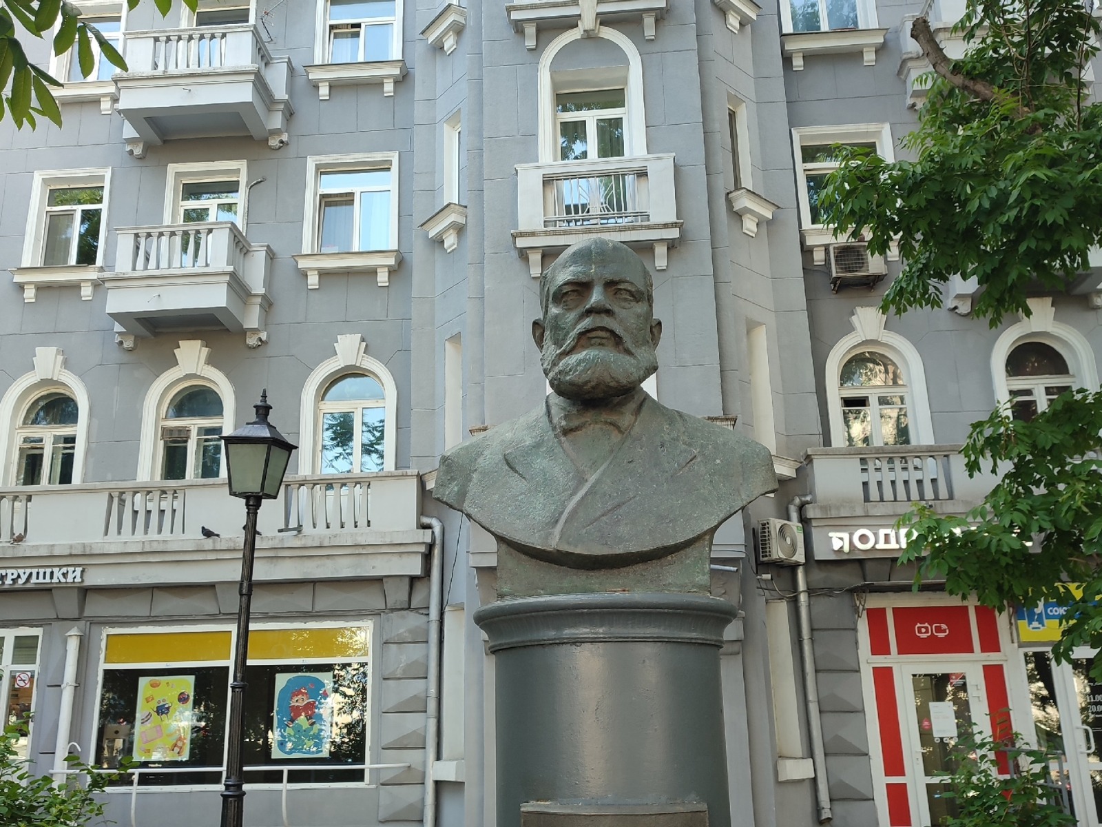 Памятник Якову Лазаревичу Семенову