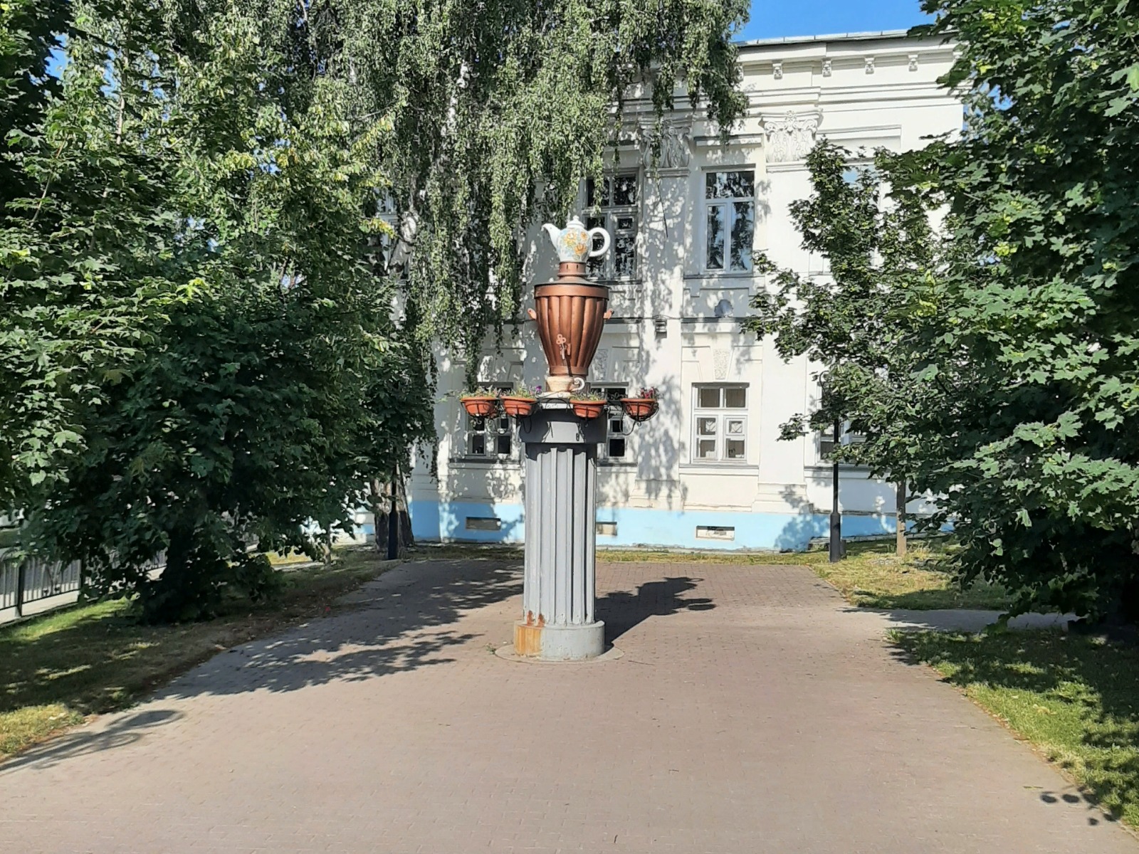 Памятник самовару