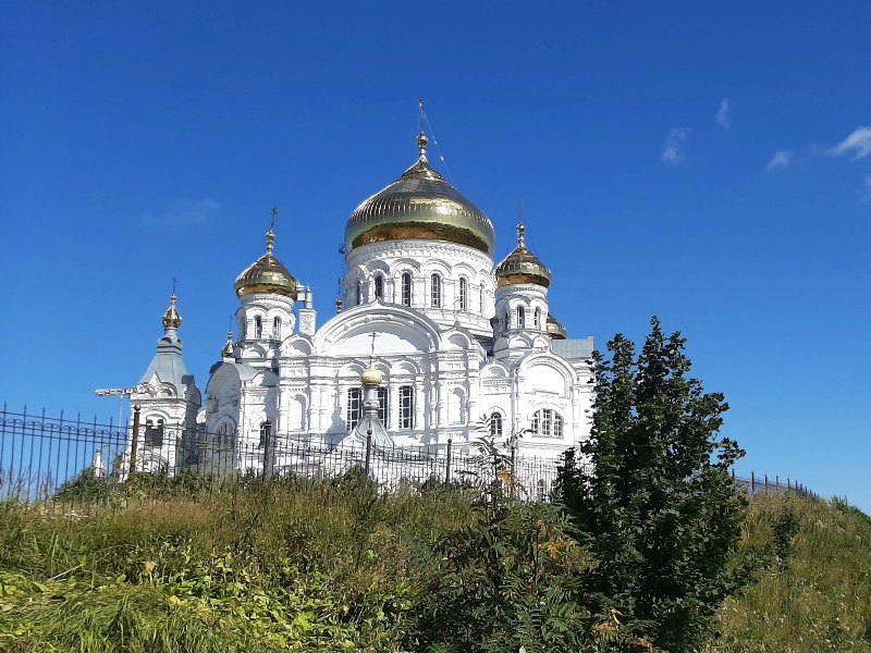 Обзорная экскурсия из Перми в Белогорский монастырь — Афон Урала - индивидуальная экскурсия в Перми на машине гида длительностью 6 часов с количеством участников до 5 человек цена экскурсии 14800₽