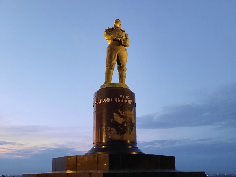 Памятник Валернию Чкалову