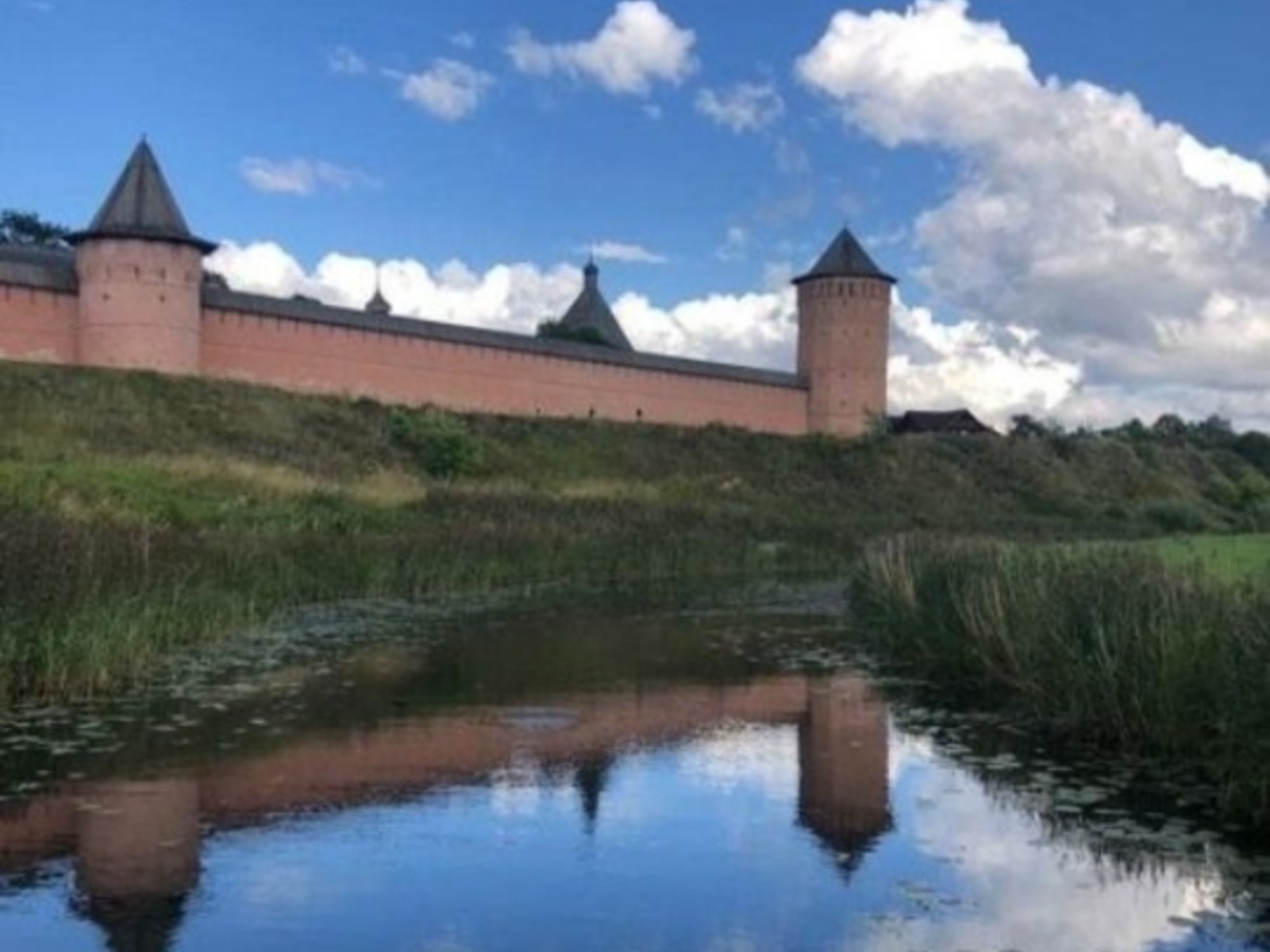 Напоминающий Кремль Спасо-Евфимиев монастырь